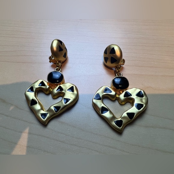 Vintage 80s Heart Clip On Earrings Gold and Black - Picture 5 of 8